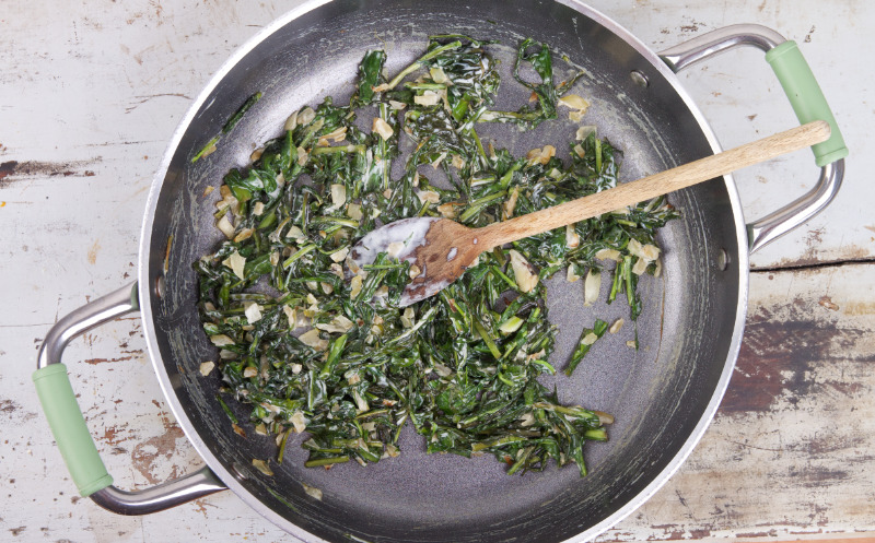 gestoofd paardenbloemblad met sojaroom